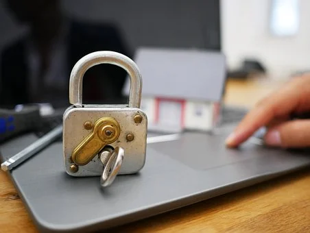 公司注册后可以拿实缴的注册资金使用吗？