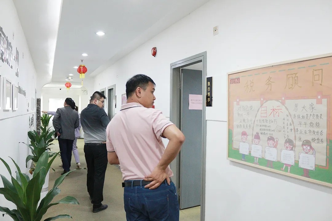 热烈欢迎深圳市芯片行业协会莅临君林集团交流座谈！