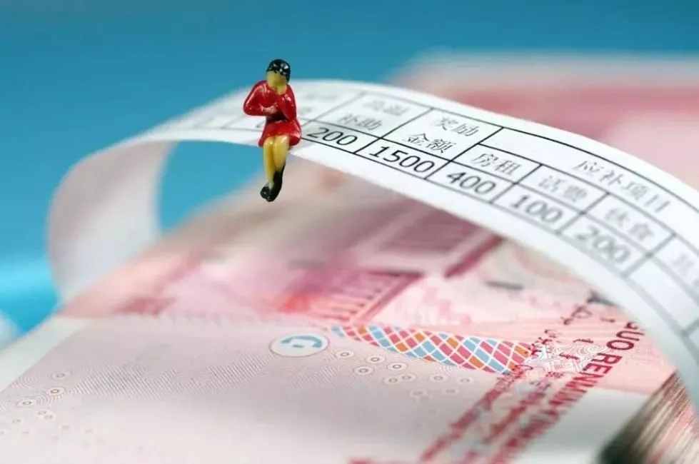 年终奖合并计税,2022年1月1日执行!又要多缴纳个税了吗? 年终奖合并计税,2022年1月1日执行!又要多缴纳个税了吗?
