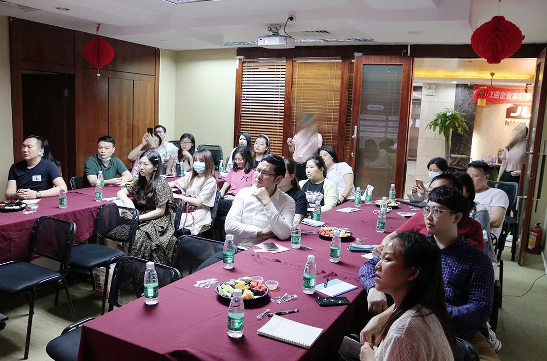 “两会政策对企业利弊的分析”沙龙圆满结束