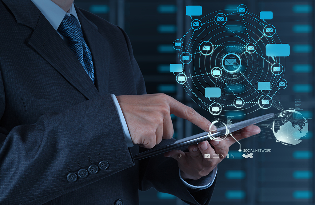 千库网_科技商人使用平板电脑显示互联网和社会网络_摄影图编号291966