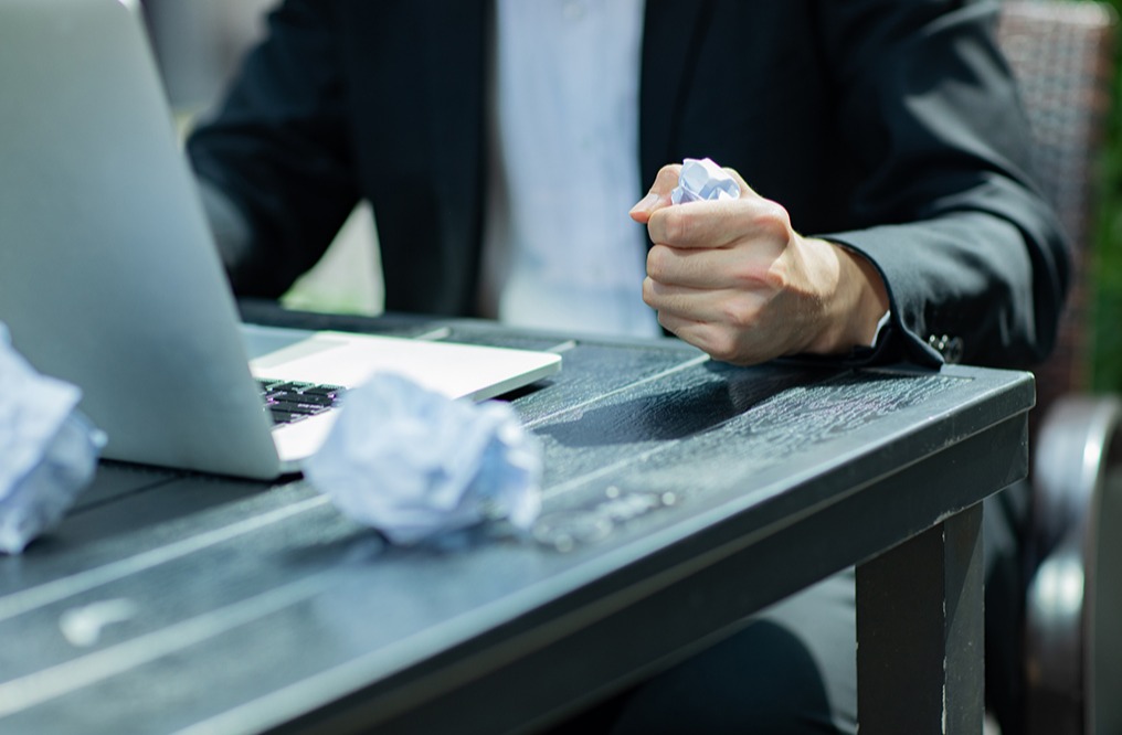 代办香港开户的公司：从选择到实操，全方位解析