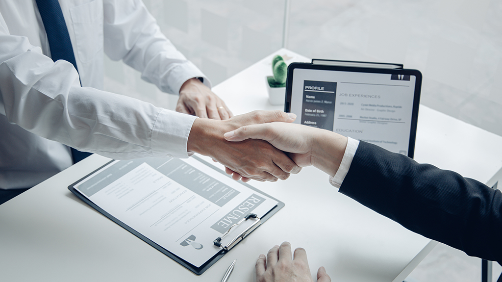 注册香港投资公司控股内地企业，香港控股内地公司怎么样